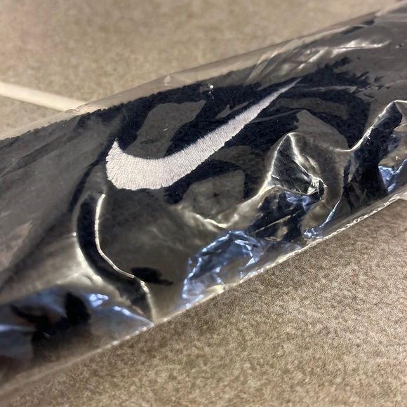 Nike Embroidered Swoosh Terry Cloth headband sweatband head band new navy blue - Picture 3 of 7